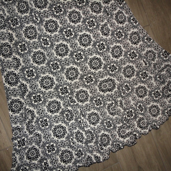 SUSAN LAWRENCE BLACK & WHITE MEDALLION SKIRT SZ L - Picture 1 of 6